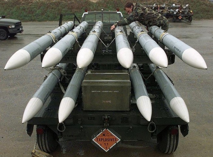 Tên lửa AIM-120D AMRAAM (ảnh wikipedia)